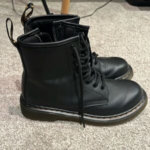 Junior Dr.Martens black leather sz 3